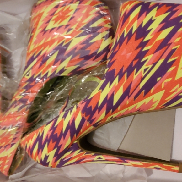 Heels - Picture 2 of 4